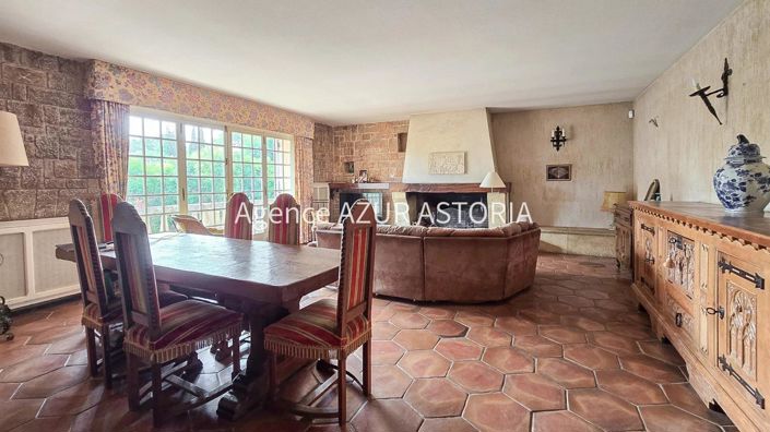 Image No.9-6 Bed House for sale