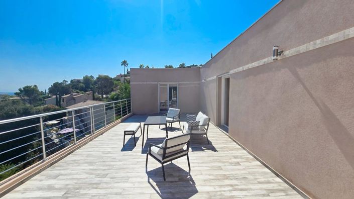 Image No.10-3 Bed House for sale