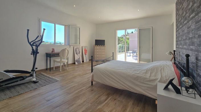 Image No.14-3 Bed House for sale