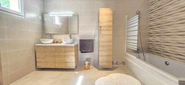 Image No.9-3 Bed House for sale