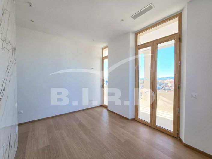 Image No.18-4 Bed House for sale