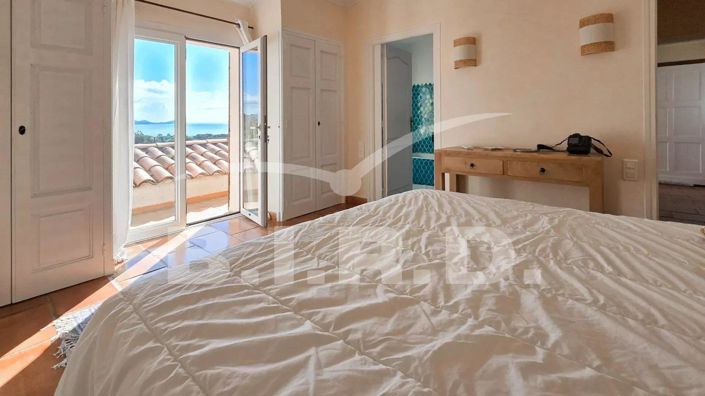 Image No.14-4 Bed House for sale