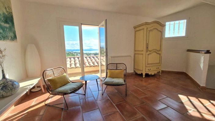 Image No.14-4 Bed House for sale