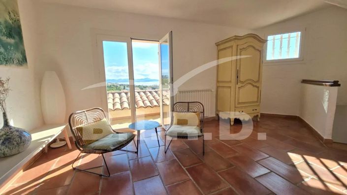 Image No.15-4 Bed House for sale