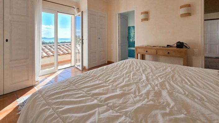 Image No.15-4 Bed House for sale