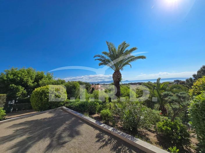 Image No.18-4 Bed House for sale