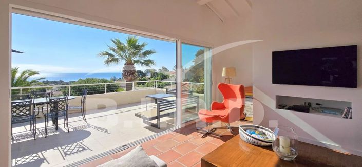 Image No.2-4 Bed House for sale