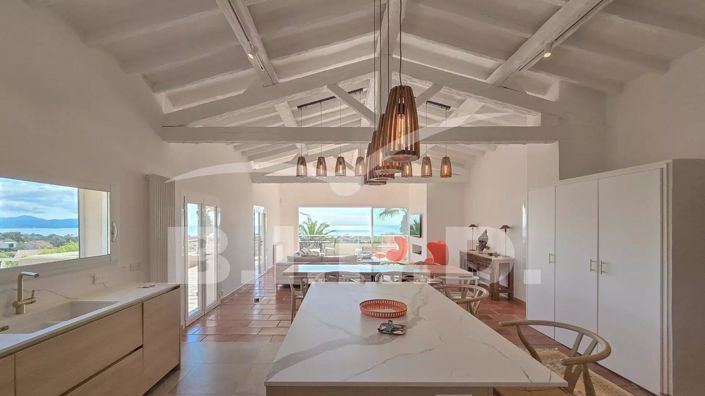 Image No.7-4 Bed House for sale