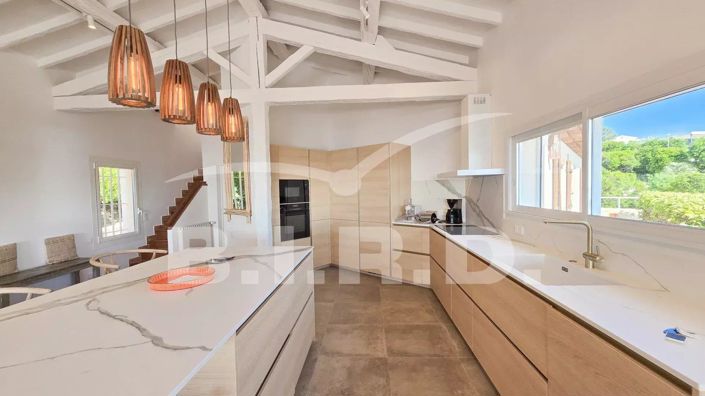 Image No.8-4 Bed House for sale