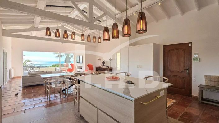 Image No.9-4 Bed House for sale