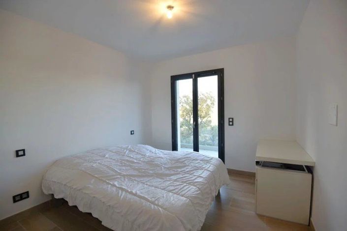 Image No.11-3 Bed House for sale