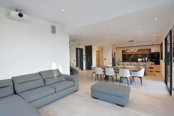 Image No.3-3 Bed House for sale