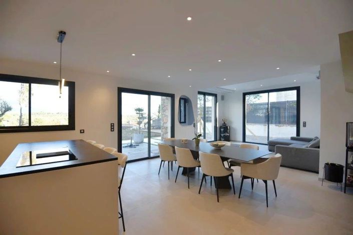 Image No.6-3 Bed House for sale