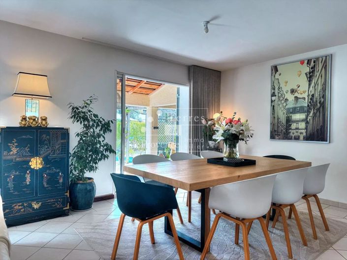 Image No.10-5 Bed House for sale