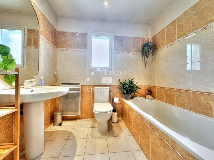 Image No.17-5 Bed House for sale