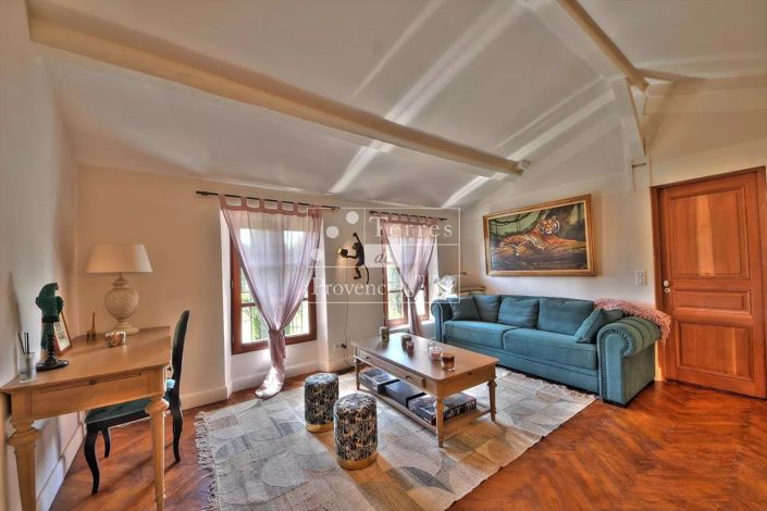 Image No.17-5 Bed House for sale