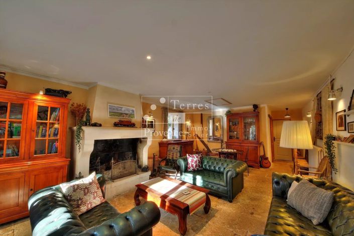 Image No.8-9 Bed House for sale