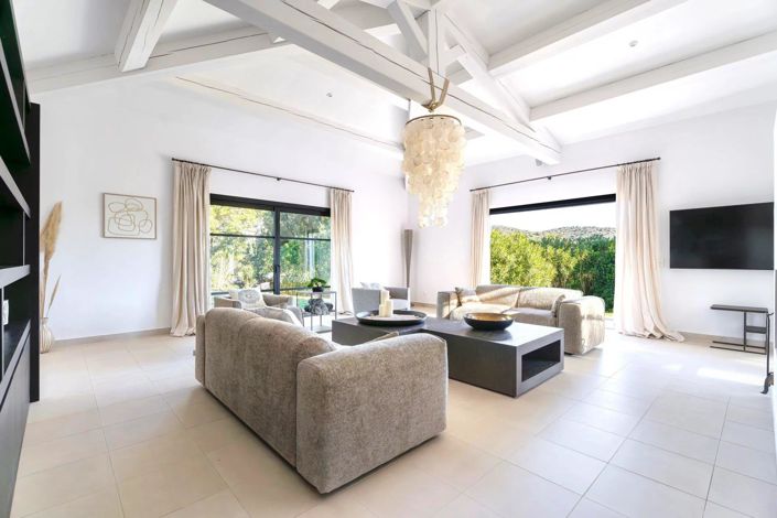 Image No.2-4 Bed House for sale