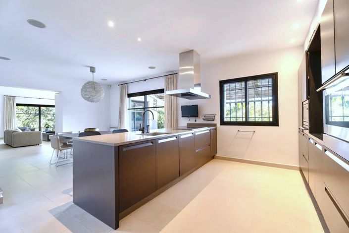 Image No.8-4 Bed House for sale