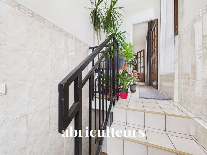 Image No.5-2 Bed House for sale