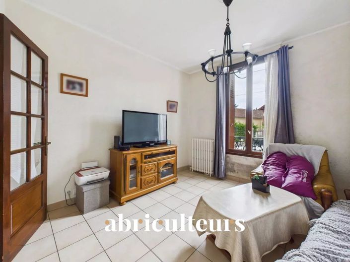 Image No.8-2 Bed House for sale