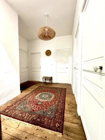 Image No.8-5 Bed House for sale