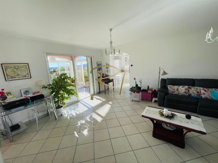 Image No.4-2 Bed House for sale