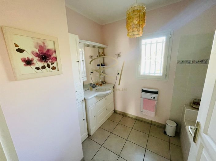 Image No.8-2 Bed House for sale