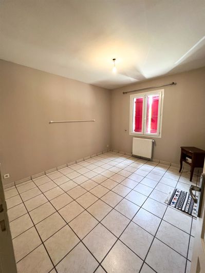 Image No.10-3 Bed House for sale