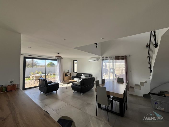 Image No.1-5 Bed House for sale