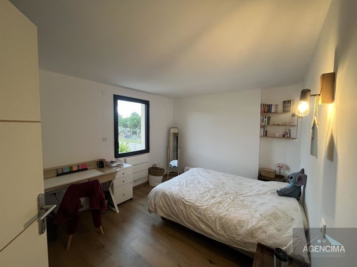 Image No.10-5 Bed House for sale