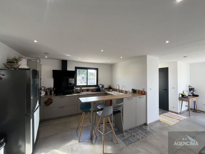 Image No.2-5 Bed House for sale