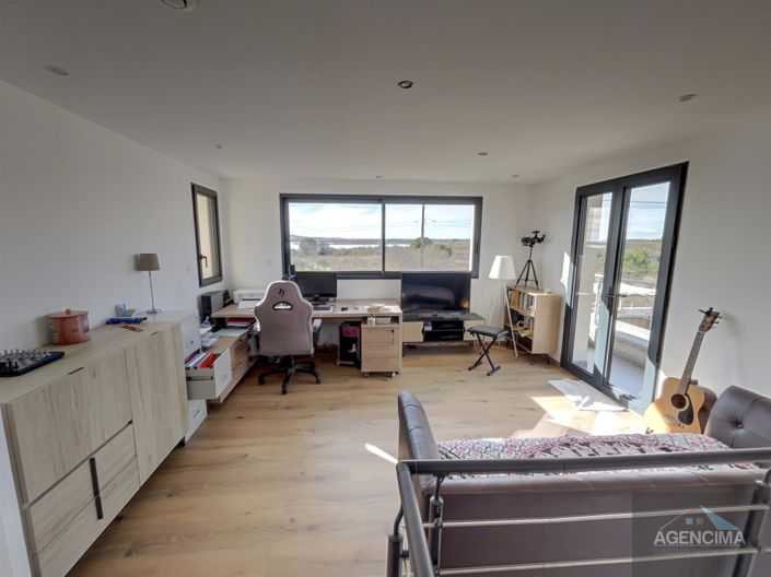 Image No.6-5 Bed House for sale