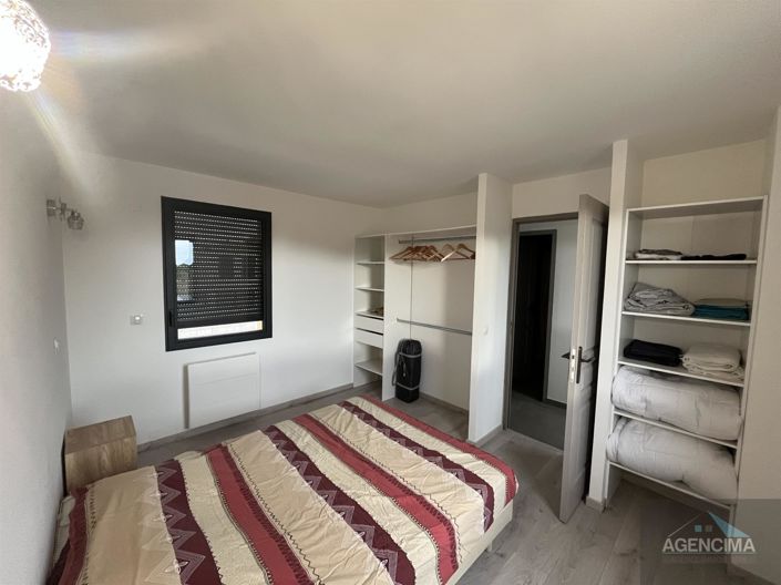 Image No.7-5 Bed House for sale