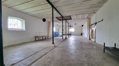 1 - Gard, Property