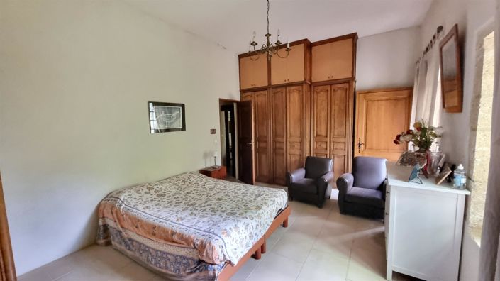 Image No.5-6 Bed House for sale