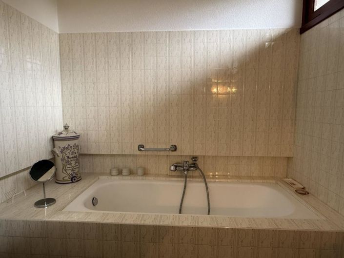 Image No.14-4 Bed House for sale