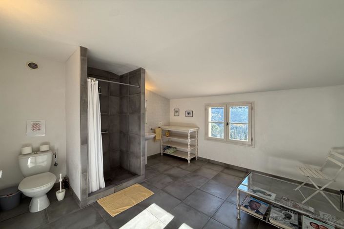 Image No.8-3 Bed House for sale