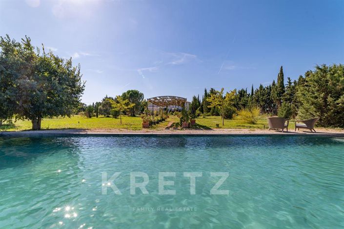 Image No.11-8 Bed Property for sale