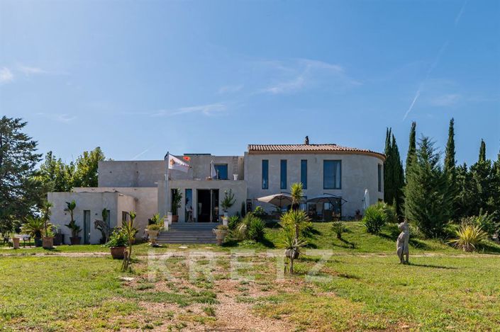 Image No.12-8 Bed Property for sale