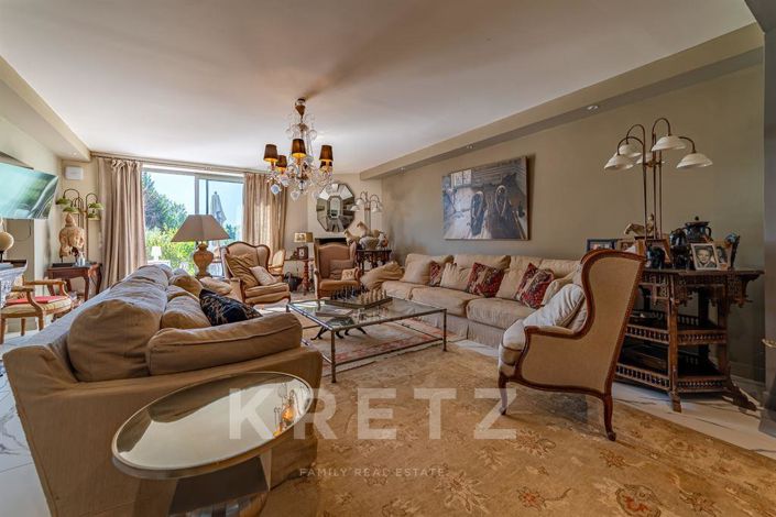 Image No.4-8 Bed Property for sale