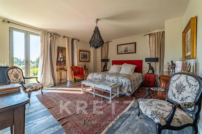 Image No.6-8 Bed Property for sale