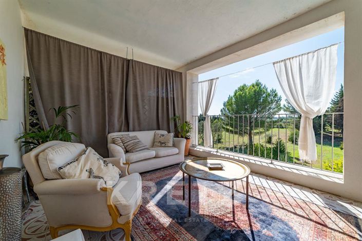 Image No.8-8 Bed Property for sale