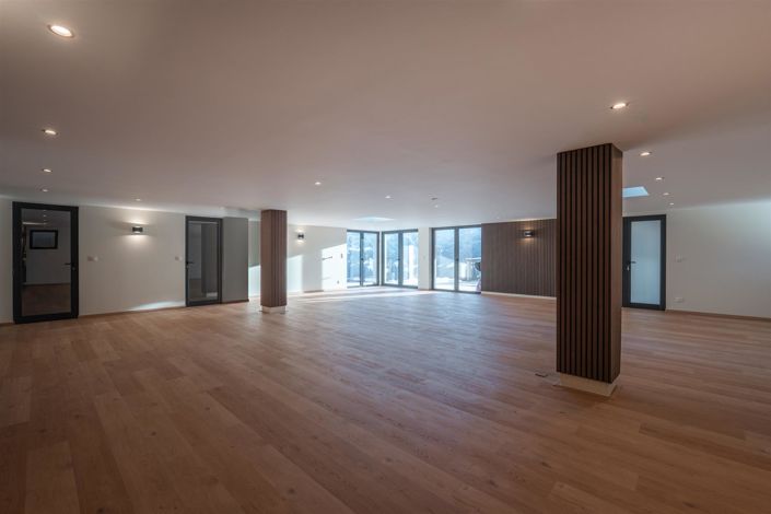 Image No.17-6 Bed House for sale