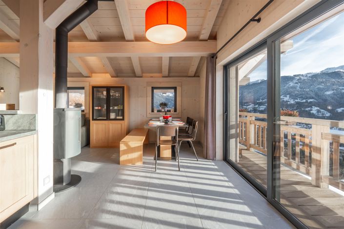 Image No.18-6 Bed House for sale