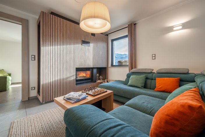 Image No.2-6 Bed House for sale