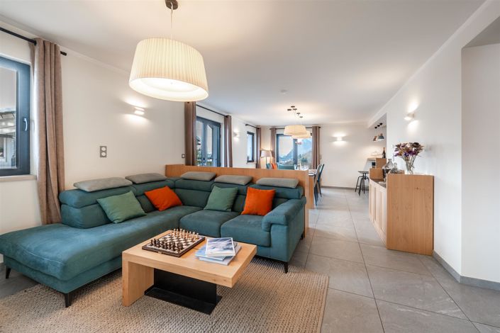 Image No.3-6 Bed House for sale