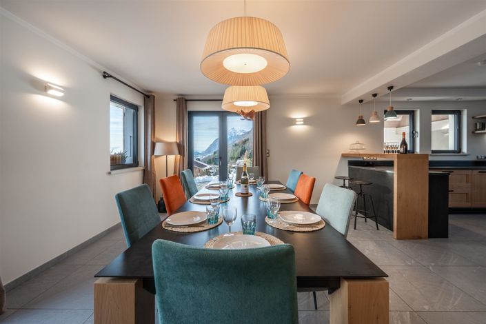 Image No.4-6 Bed House for sale