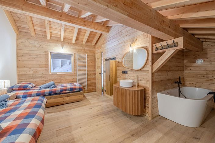 Image No.14-6 Bed House for sale