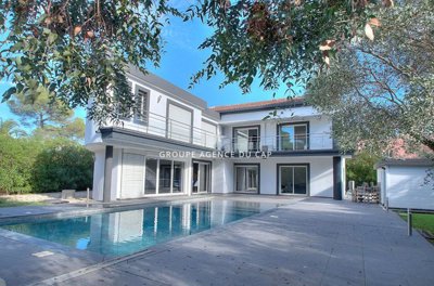 6 Bed House for sale